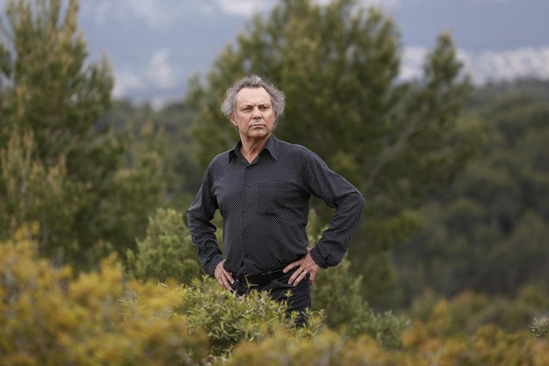 &laquo;&nbsp;LE CASINO DE NAMUR&nbsp;&raquo; : PHILIPPE CAUBERE, DANS LA CAMPAGNE, SUBMERGE DE BETTERAVES…