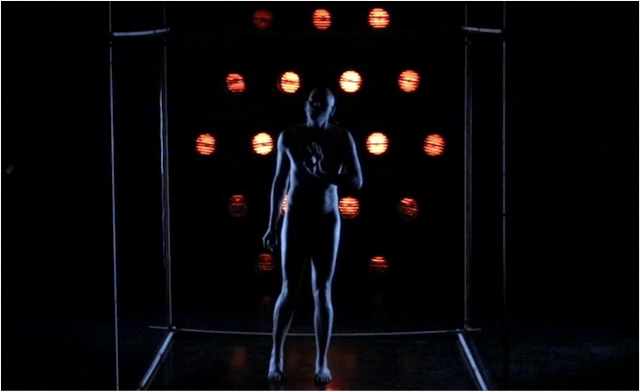 « LORETTA STRONG », OBJET THEÂTRAL NON&nbsp;IDENTIFIE