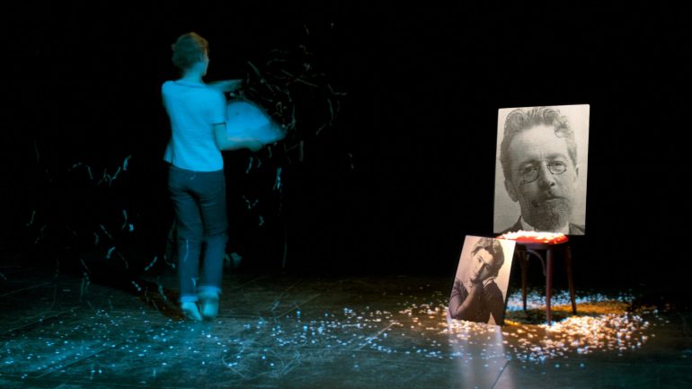 AVANT-PREMIERE : &laquo;&nbsp;REGARDEZ LA NEIGE QUI TOMBE&nbsp;&raquo;, TCHEKHOV JUSQU’A&nbsp;L’OS
