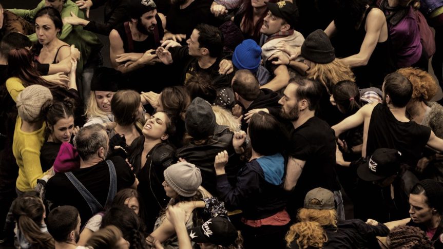 AU FESTIVAL D&rsquo;EPIDAURE, &laquo;&nbsp;ANTISTOLI&nbsp;&raquo; RETRACE LE MEURTRE D&rsquo;UN ETUDIANT PAR LA&nbsp;POLICE