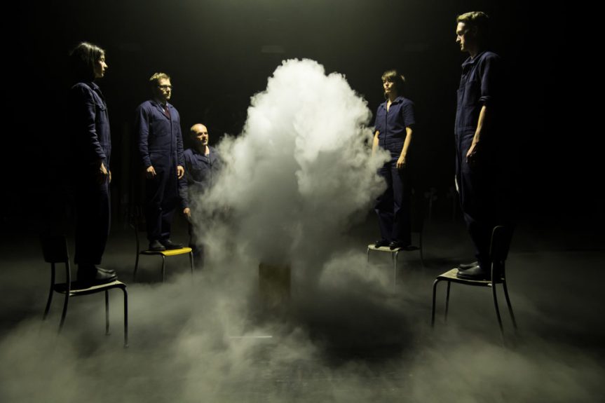 &laquo;&nbsp;GIRL FROM THE FOG MACHINE FACTORY&nbsp;&raquo;, L&rsquo;USINE A NUAGES AUX MANS DES&nbsp;ANGES