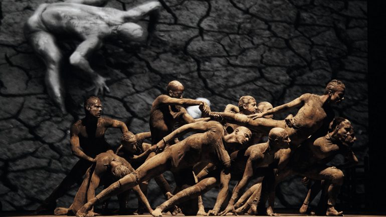 &laquo;&nbsp;CAO SEM PLUMAS&nbsp;&raquo;, DANSE VISCERALE ET&nbsp;POLITIQUE