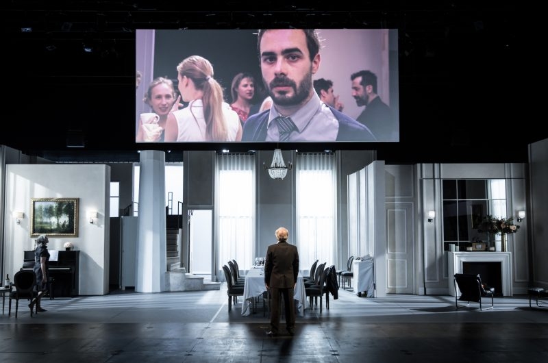 &laquo;&nbsp;FESTEN&nbsp;&raquo;, LE THEÂTRE MAGIQUE DE CYRIL&nbsp;TESTE
