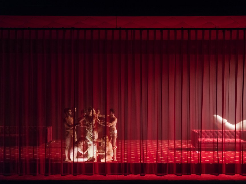 &laquo;&nbsp;LA DAME AUX CAMELIAS&nbsp;&raquo; : ARTHUR NAUZYCIEL ET VALERIE MREJEN MODERNISENT SUBTILEMENT&nbsp;DUMAS