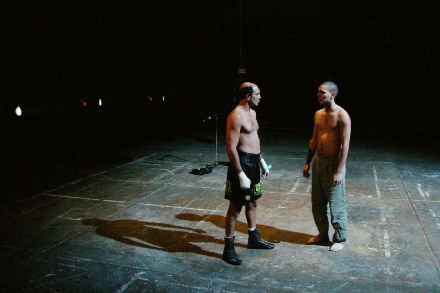 &laquo;&nbsp;LA PLENITUDE DES CENDRES&nbsp;&raquo; : LE THEÂTRE COMME UN SPORT DE&nbsp;COMBAT