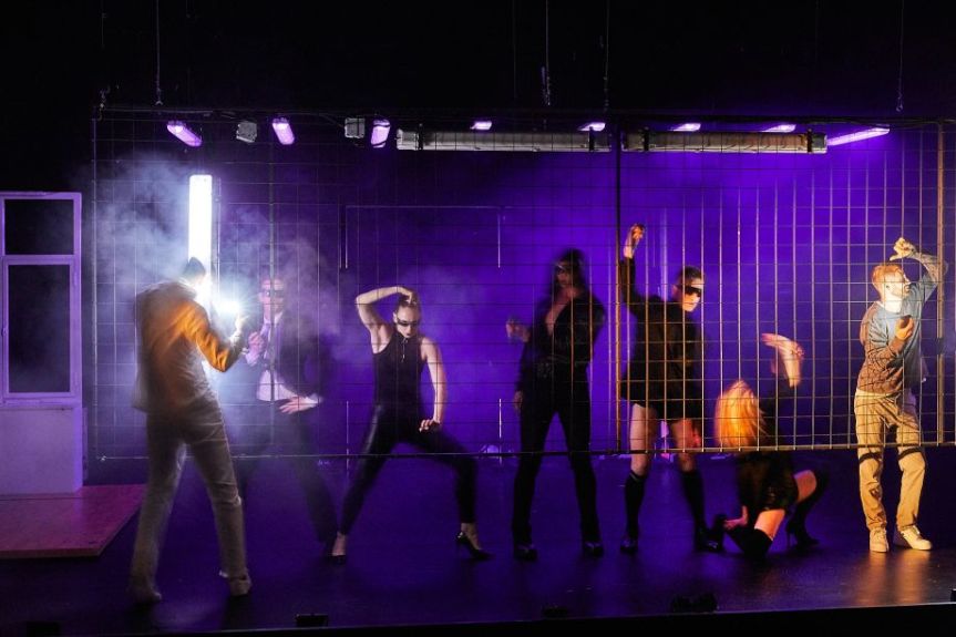 EN IMAGES, LA STANDING-OVATION POUR &laquo;&nbsp;OUTSIDE&nbsp;&raquo; DE&nbsp;SEREBRENNIKOV