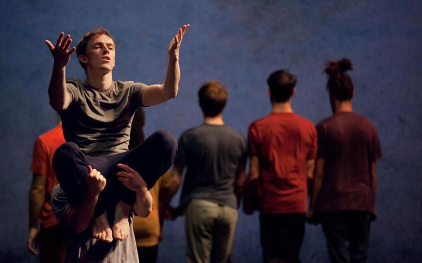 &laquo;&nbsp;NÄSS&nbsp;&raquo;, LA DANSE CAPTIVANTE DE FOUAD&nbsp;BOUSSOUF