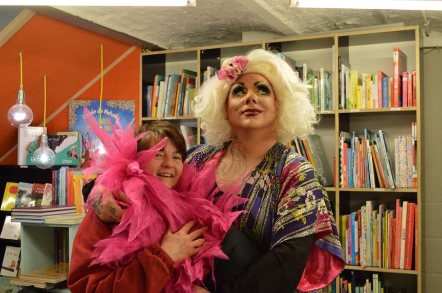 QUAND LES DRAG-QUEENS LISENT DES HISTOIRES AUX&nbsp;ENFANTS