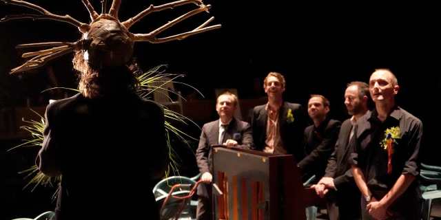 &laquo;&nbsp;UNE CEREMONIE&nbsp;&raquo; : RAOUL COLLECTIF BRÛLE LES&nbsp;PLANCHES