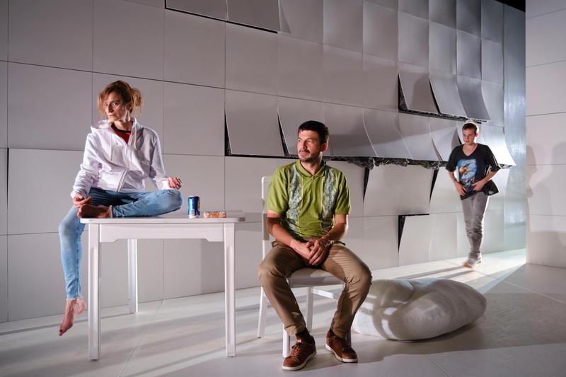 &laquo;&nbsp;ORPHELINS&nbsp;&raquo;, UN SPECTACLE COUP DE&nbsp;POING