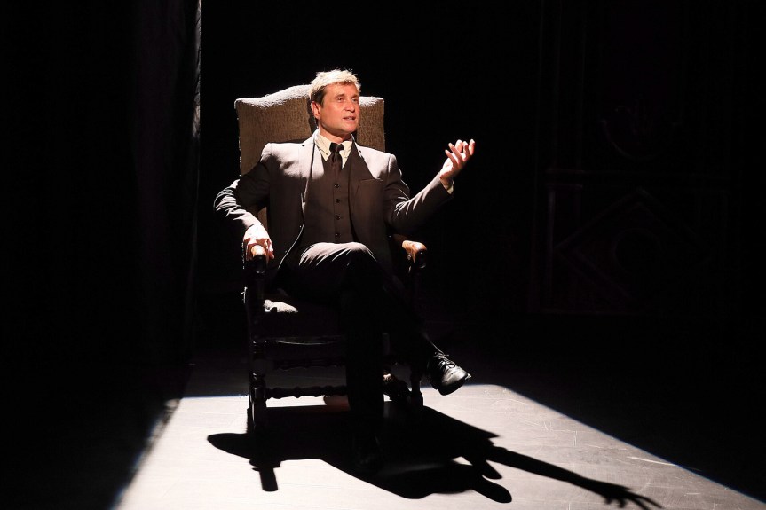 &laquo;&nbsp;LA PROMESSE DE L&rsquo;AUBE&nbsp;&raquo;, GARY DEVANT&nbsp;SOI