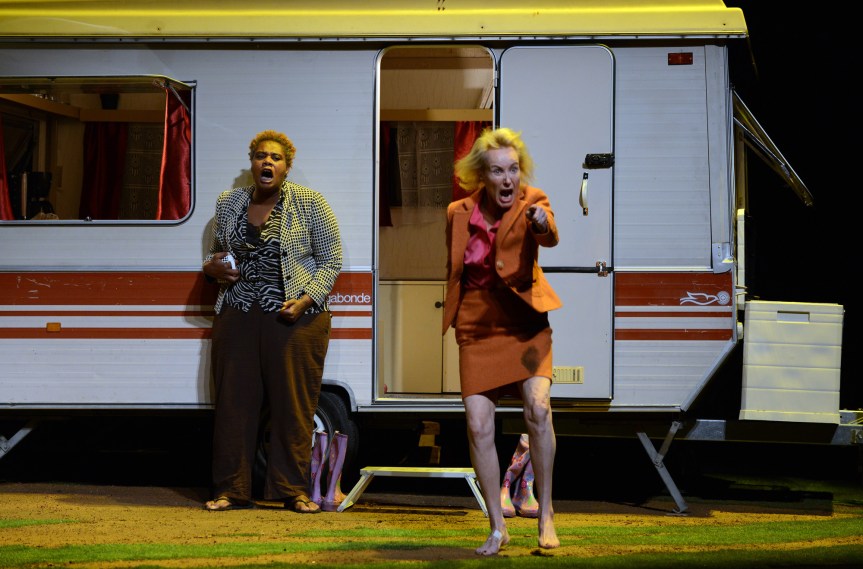 &laquo;&nbsp;PRIVES DE FEUILLES LES ARBRES NE BRUISSENT PAS&nbsp;&raquo; : REFUGIEES&nbsp;CONJUGALES