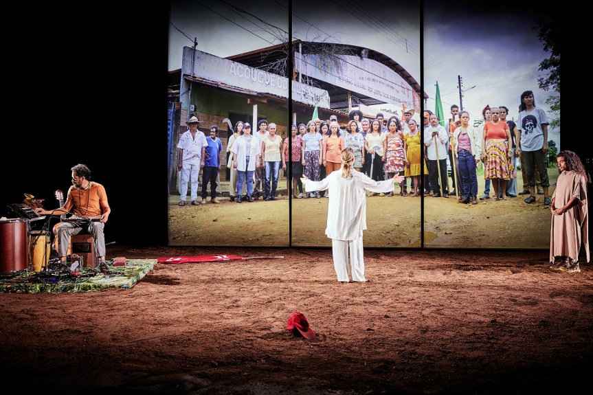 FESTIVAL D&rsquo;AVIGNON. &laquo;&nbsp;ANTIGONE IN AMAZON&nbsp;&raquo;, VOYAGE AU COEUR DE LA JUNGLE DES SANS&nbsp;TERRE