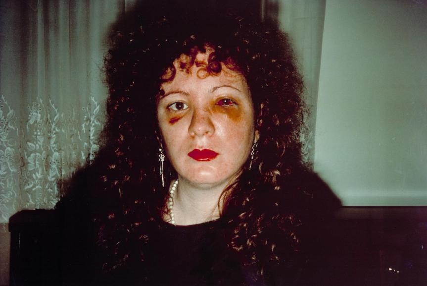 NAN GOLDIN CENSURÉE : OU COMMENT LA PROPAGANDE ISRAÉLIENNE CONDUIT UN MUSÉE À DISCRIMINER UNE ARTISTE&nbsp;RENOMMÉE