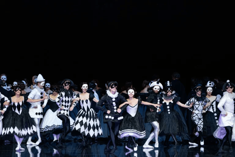 &laquo;&nbsp;UN BAL MASQUÉ&nbsp;&raquo; : LA SOPRANO ANNA NETREBKO SUBJUGUE PAR SA PRESTATION D&rsquo;ANTHOLOGIE DANS LE RÔLE&nbsp;D&rsquo;AMELIA