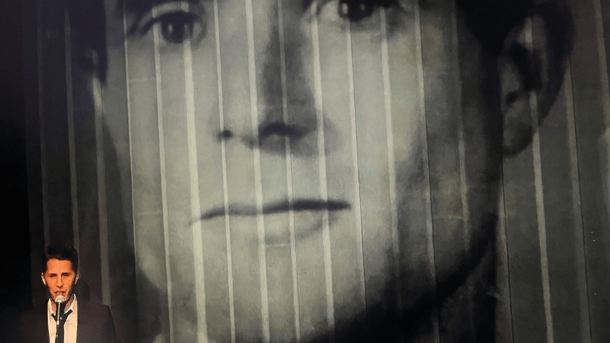 &laquo;&nbsp;UN HOMME SANS TITRE&nbsp;&raquo;, JEAN-LOUIS MARTINELLI REND HOMMAGE AUX PROLÉTAIRES DÉRACINÉS ET&nbsp;INVISIBLES