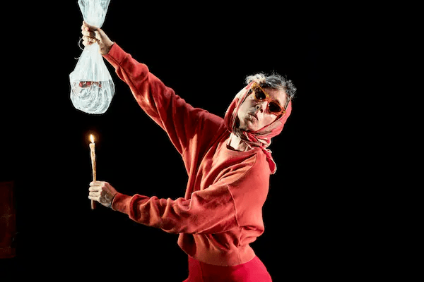 FESTIVAL D&rsquo;AVIGNON. &laquo;&nbsp;CAPRA&nbsp;&raquo;, JEANNE CANDEL AFFIRME SON INVENTIVITÉ&nbsp;JOYEUSE