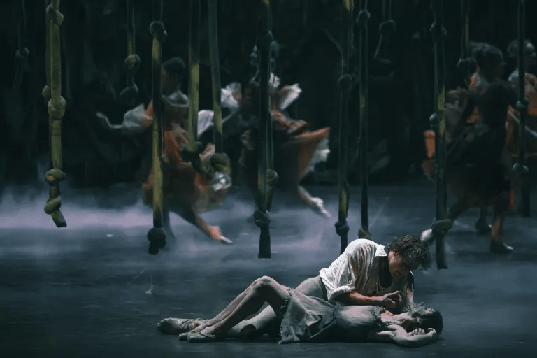 AU PALAIS GARNIER, KENNETH MACMILLAN SUBLIME LA &laquo;&nbsp;MANON&nbsp;&raquo; DE&nbsp;MASSENET