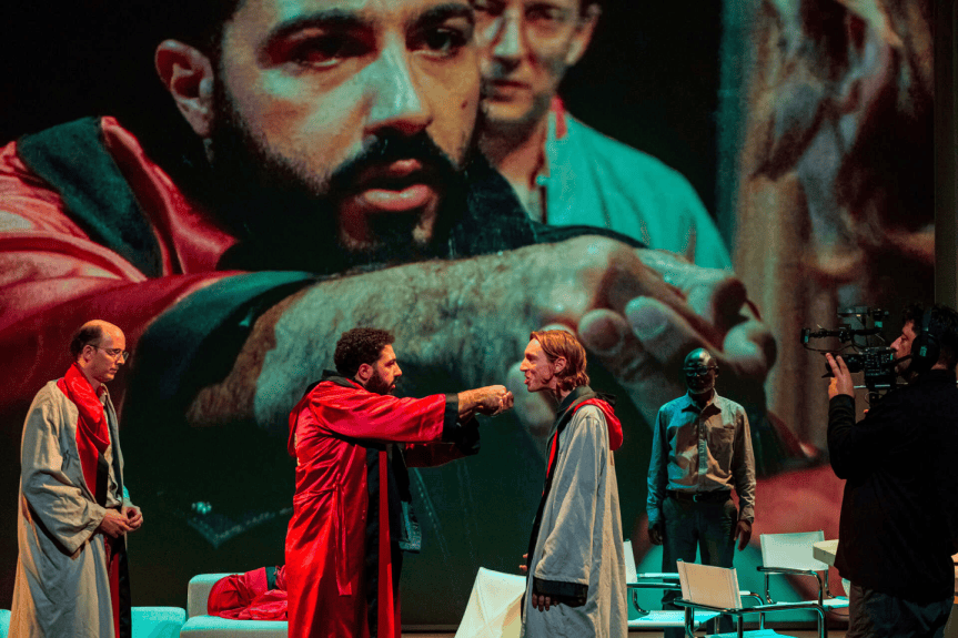 « LA FÊTE » : QUAND LA RÉALITÉ BOUSCULE LE THÉÂTRE JUSQU’AU&nbsp;VERTIGE